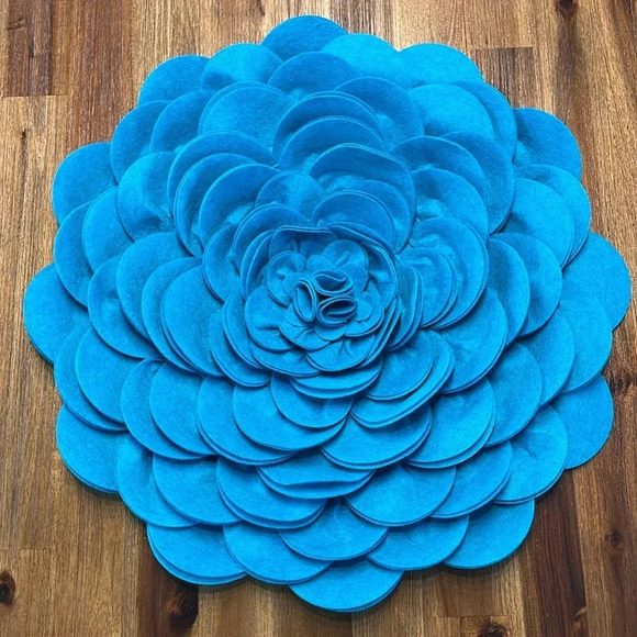 Teal felt flower wall hanging - Picture 1 of 4